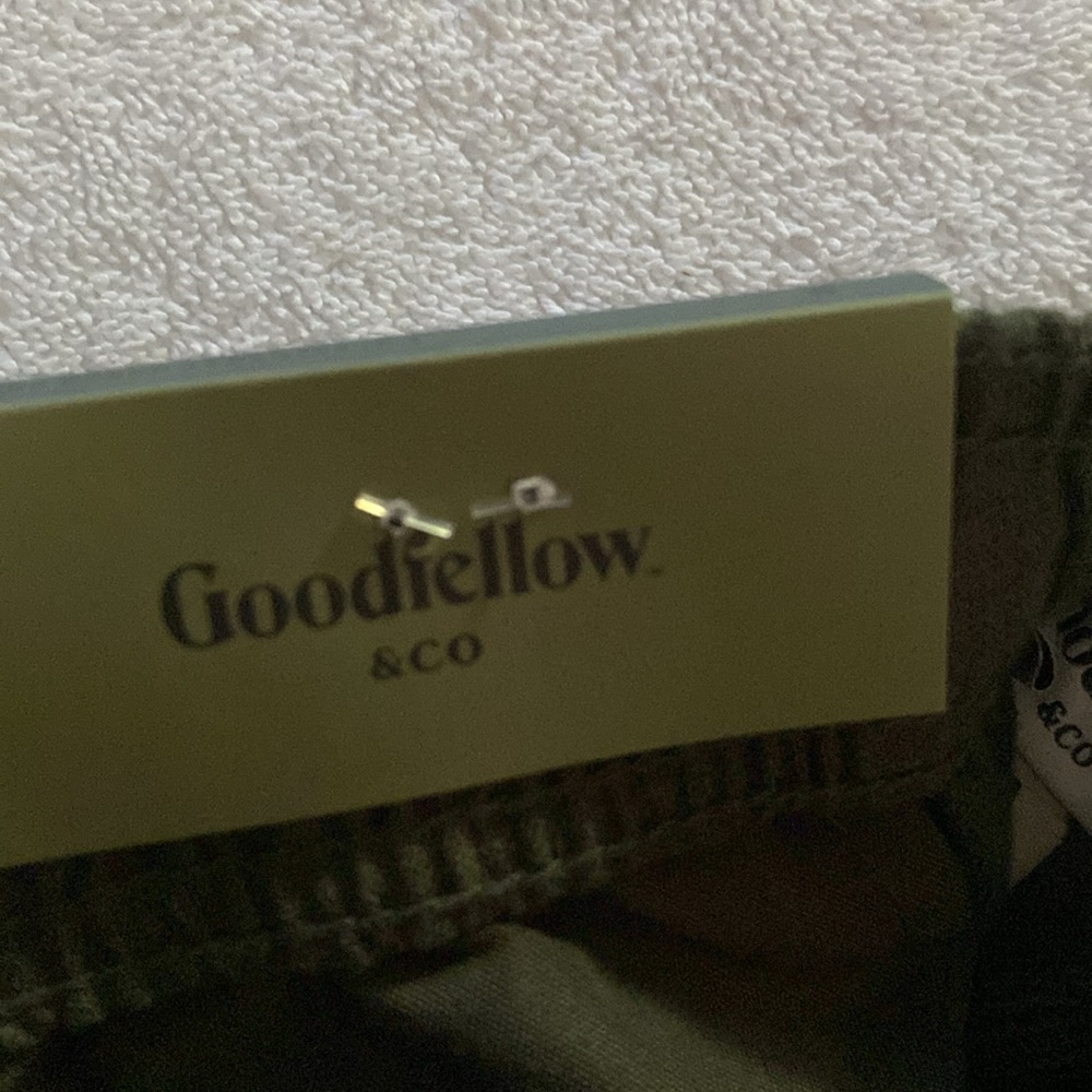 Olive Green Men's Cargo Shorts - Picture 8 of 8